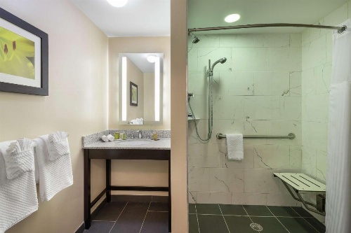 DoubleTree by Hilton Cape Cod - Hyannis image 33